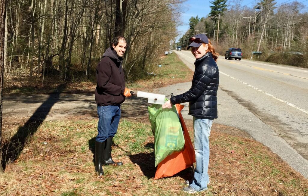 Scituate neighbors cleaning up trash along route 3A